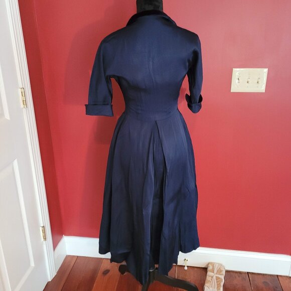 Vintage 1950s Navy blue dress with velvet collar - Picture 5 of 11